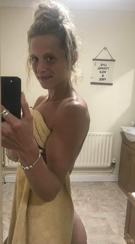 Naakte gelekte OnlyFans-foto van Hornycavegirl