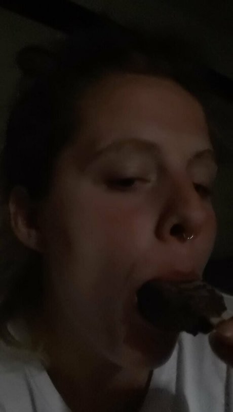 Naakte gelekte OnlyFans-foto van Hornycavegirl
