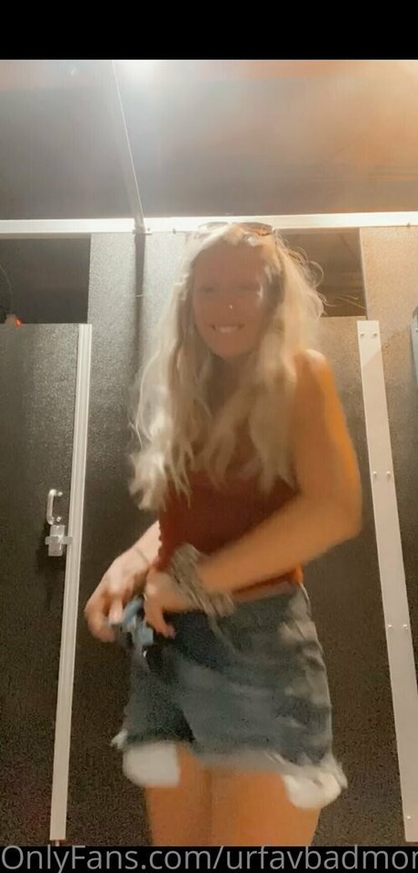 Naakte gelekte OnlyFans-foto van Urfavbadmom20