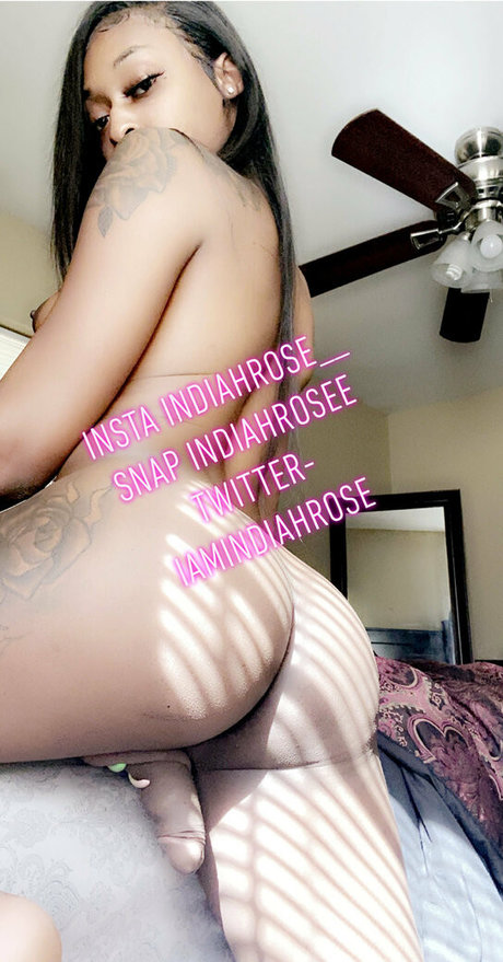 Naakte gelekte OnlyFans-foto van Xoxorosemariee