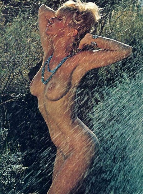 Naakte gelekte OnlyFans-foto van Suzanne Somers