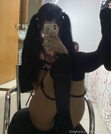 Naakte gelekte OnlyFans-foto van Mille Tsuki