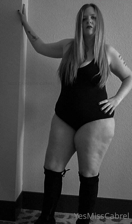 Naakte gelekte OnlyFans-foto van Yesmisscabrel