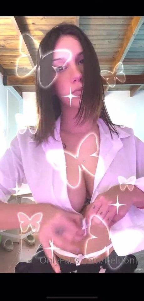 Naakte gelekte OnlyFans-foto van Bellu Ottobri