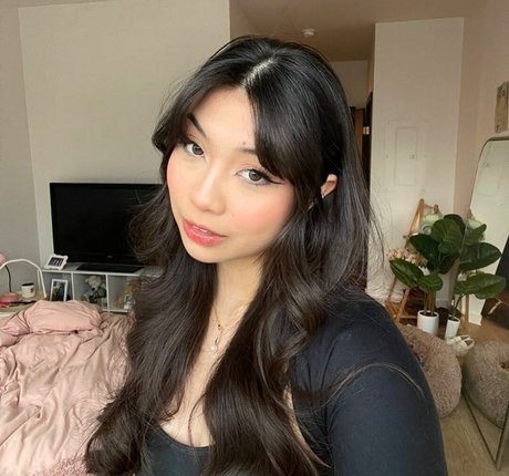 Naakte gelekte OnlyFans-foto van Trin Lovell