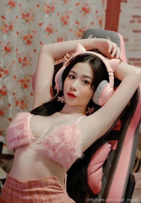 Naakte gelekte OnlyFans-foto van Akair Manita