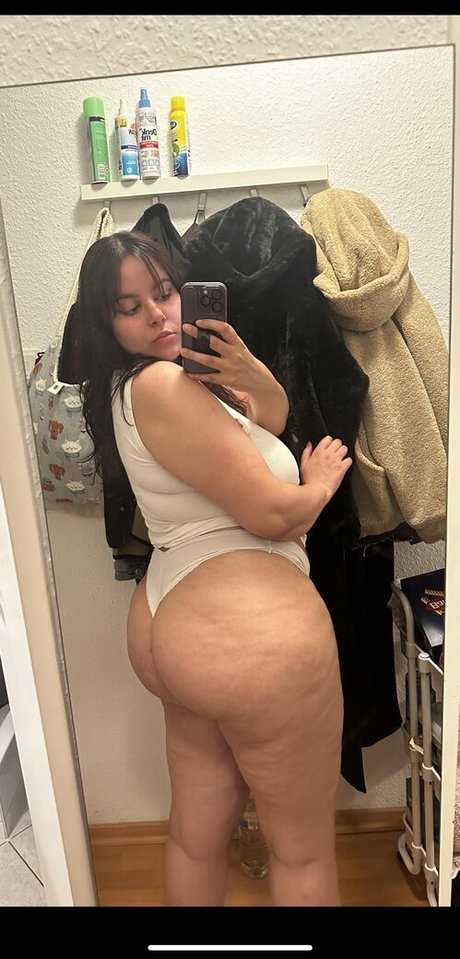 Naakte gelekte OnlyFans-foto van Peachyara
