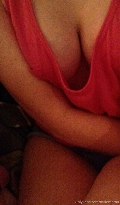 Naakte gelekte OnlyFans-foto van Millemama