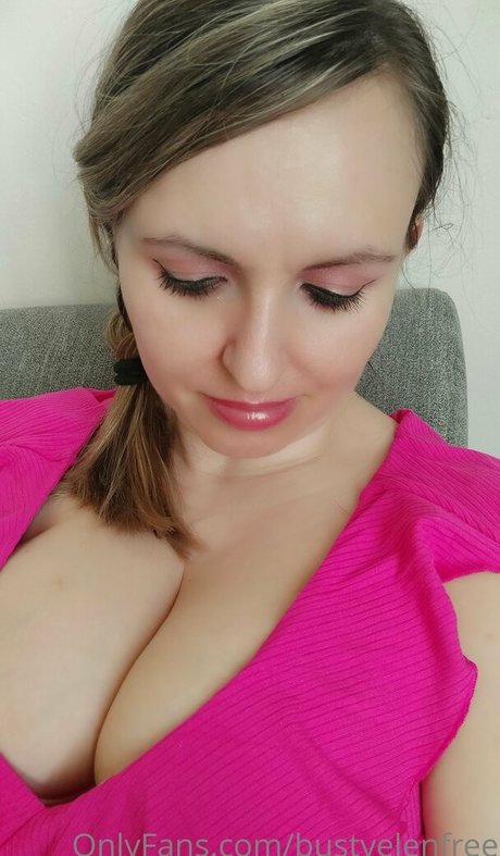 Naakte gelekte OnlyFans-foto van Bustyelenfree