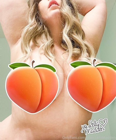 Naakte gelekte OnlyFans-foto van Xoxoleilamaddenfree