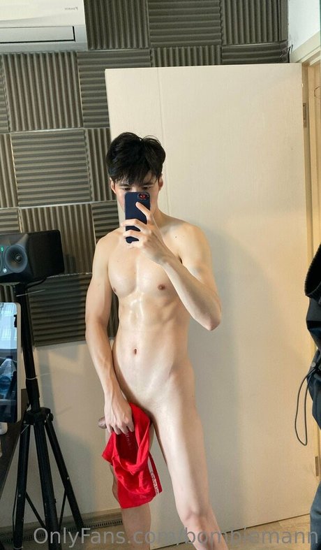Naakte gelekte OnlyFans-foto van Bombiemann