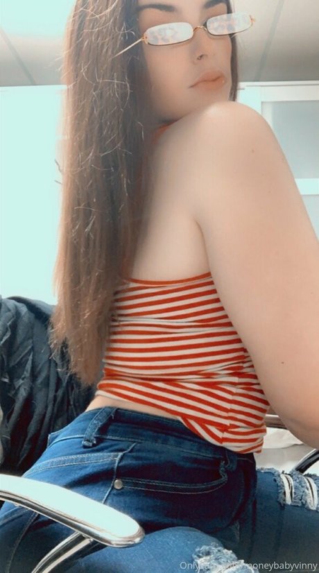 Naakte gelekte OnlyFans-foto van Moneybabyvinny