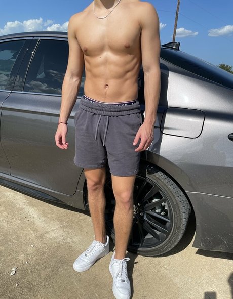 Naakte gelekte OnlyFans-foto van Ryancapone