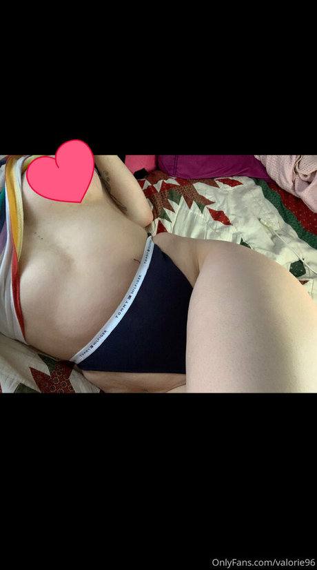 Naakte gelekte OnlyFans-foto van Valorie96
