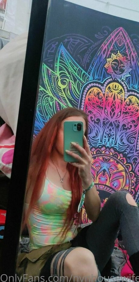 Naakte gelekte OnlyFans-foto van Nynhousewife