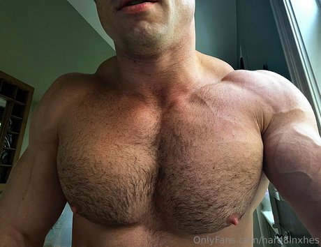 Naakte gelekte OnlyFans-foto van Hard8inxhes