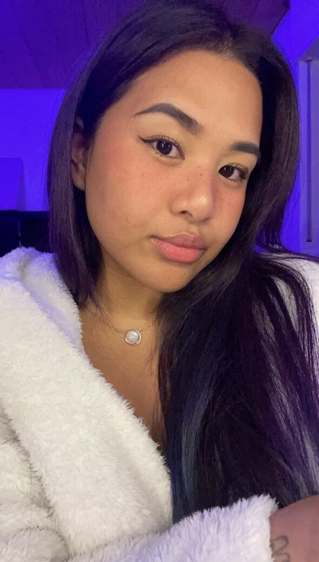Naakte gelekte OnlyFans-foto van Desireedeep
