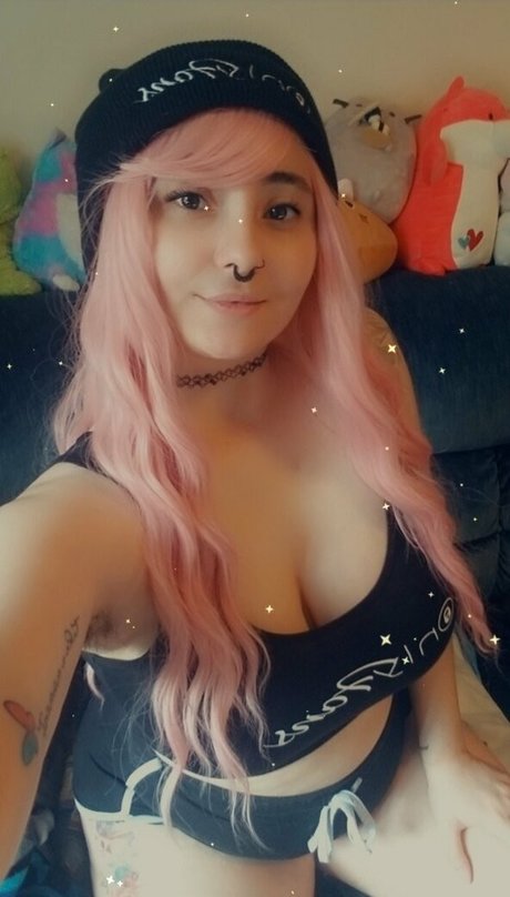 Naakte gelekte OnlyFans-foto van Sirennnyxxfree