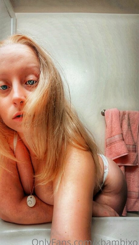 Naakte gelekte OnlyFans-foto van Xbambixo