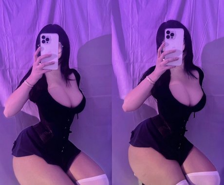Naakte gelekte OnlyFans-foto van Meochai