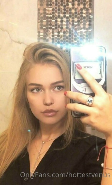 Naakte gelekte OnlyFans-foto van Hottestvenus