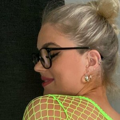 Naakte gelekte OnlyFans-foto van Jamesem