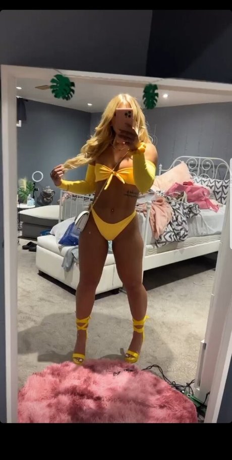 Naakte gelekte OnlyFans-foto van Lelizabeth