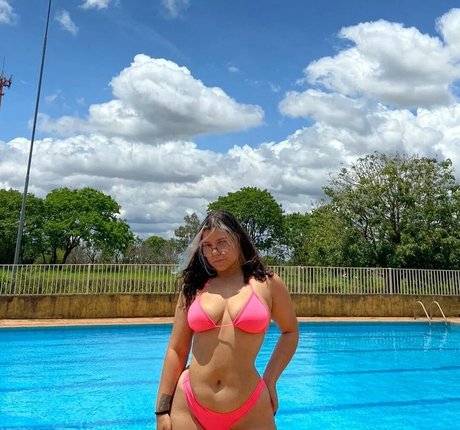 Naakte gelekte OnlyFans-foto van Karol Souza Milk