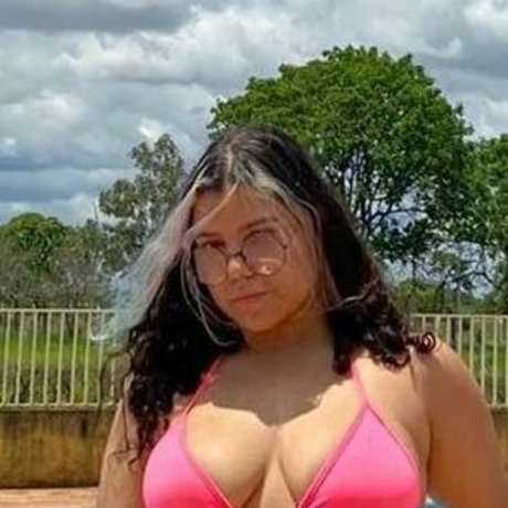 Naakte gelekte OnlyFans-foto van Karol Souza Milk