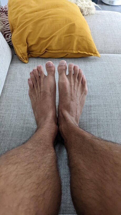 Naakte gelekte OnlyFans-foto van Germanmalefeet