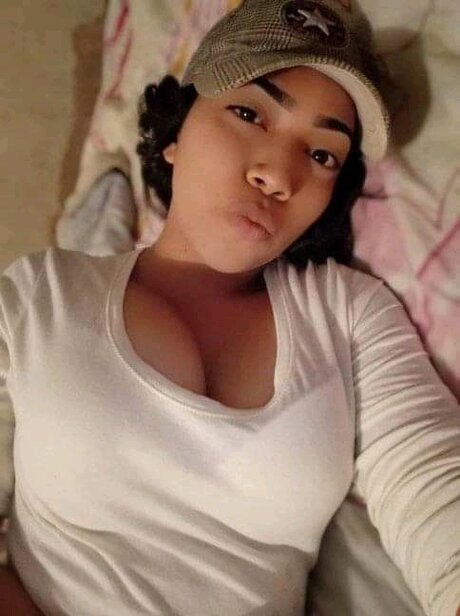 Naakte gelekte OnlyFans-foto van Yessica Guevara