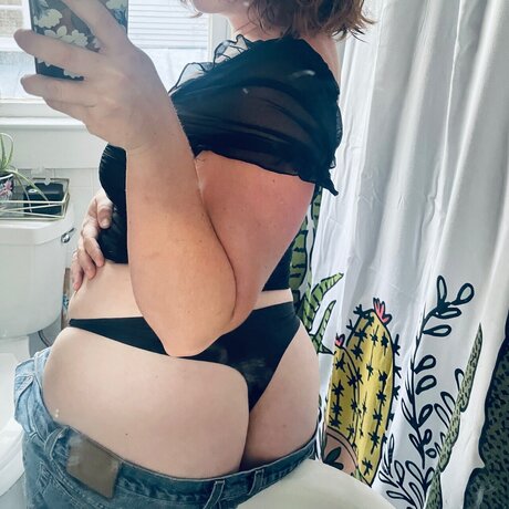 Naakte gelekte OnlyFans-foto van Val 