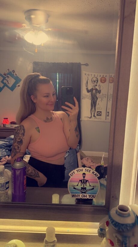 Naakte gelekte OnlyFans-foto van Kay Elizabeth
