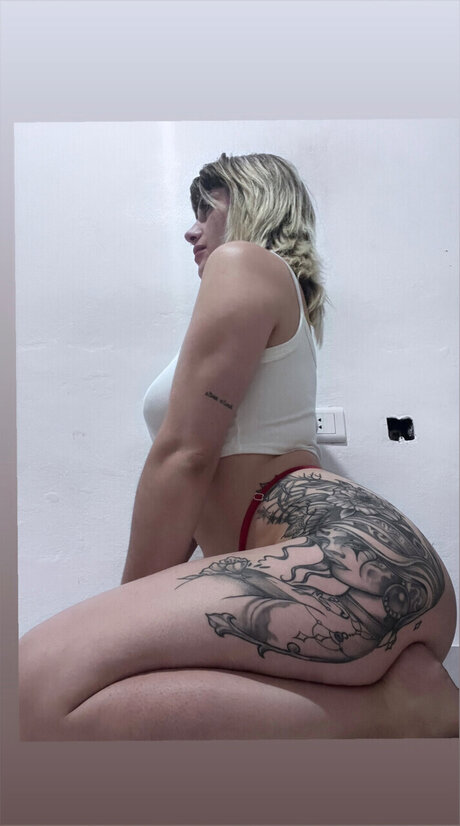 Naakte gelekte OnlyFans-foto van Sangrearabe