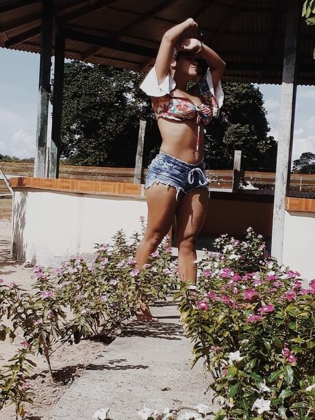 Naakte gelekte OnlyFans-foto van Meireles