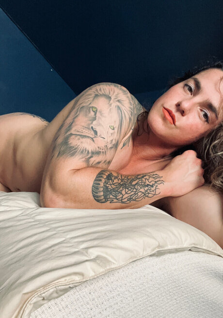 Naakte gelekte OnlyFans-foto van Leximarquise