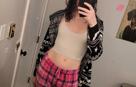 Naakte gelekte OnlyFans-foto van Gussy Queen 3