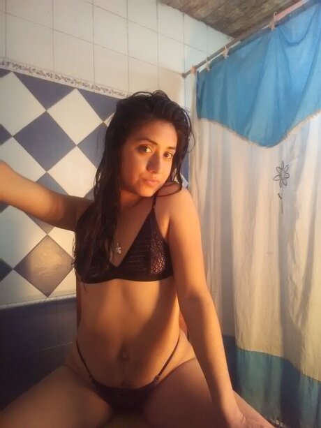 Naakte gelekte OnlyFans-foto van Aye