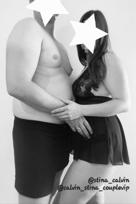 Naakte gelekte OnlyFans-foto van  Calvin Ampamp Stina  Swiss Couple