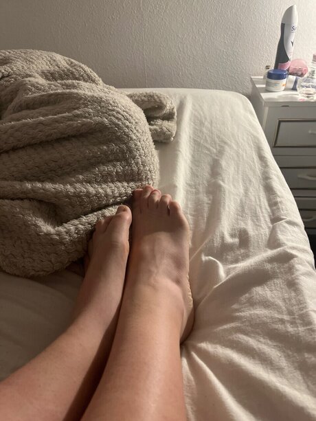 Naakte gelekte OnlyFans-foto van Qiyanas Feet