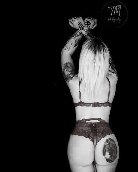 Naakte gelekte OnlyFans-foto van Ivey Mayi
