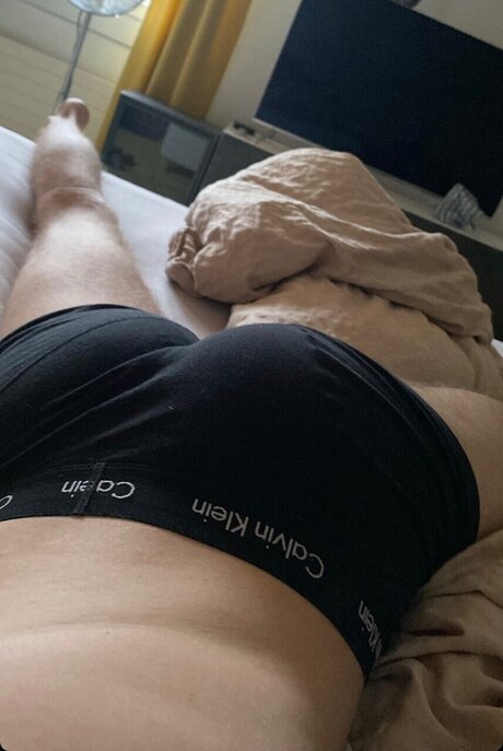 Naakte gelekte OnlyFans-foto van  Deutschlandarab