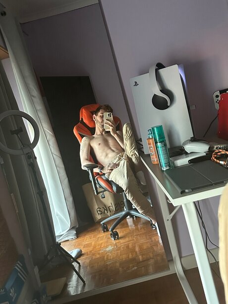 Naakte gelekte OnlyFans-foto van Anunes  