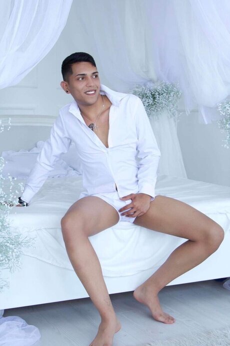 Naakte gelekte OnlyFans-foto van Benike