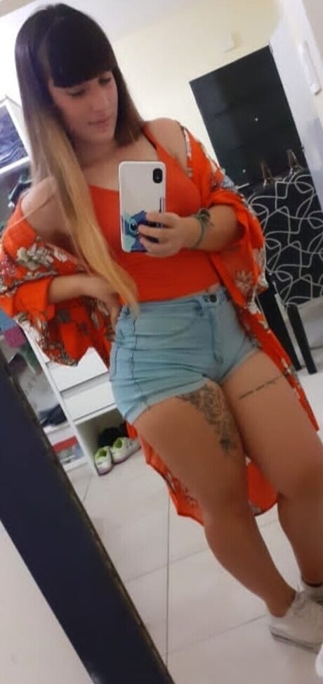 Naakte gelekte OnlyFans-foto van Oriana