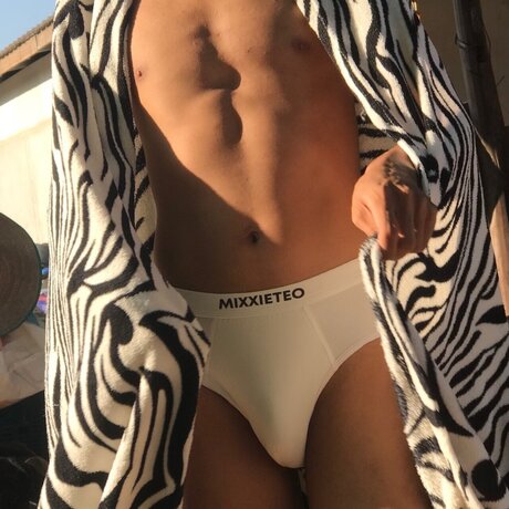 Naakte gelekte OnlyFans-foto van Mixadith 24