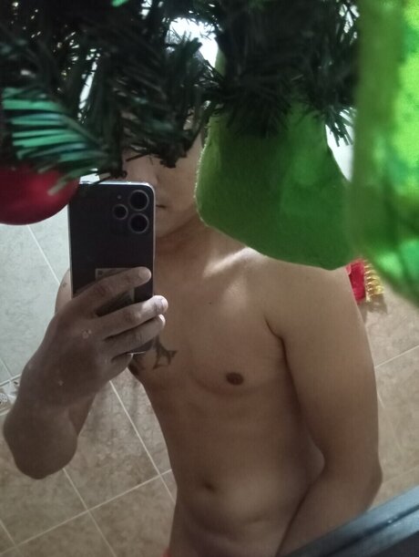 Naakte gelekte OnlyFans-foto van Omayfel