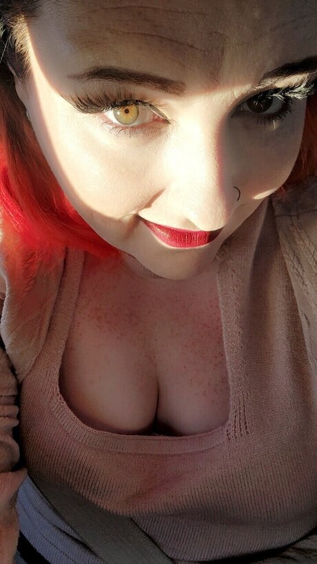 Naakte gelekte OnlyFans-foto van Evelyn Rose 