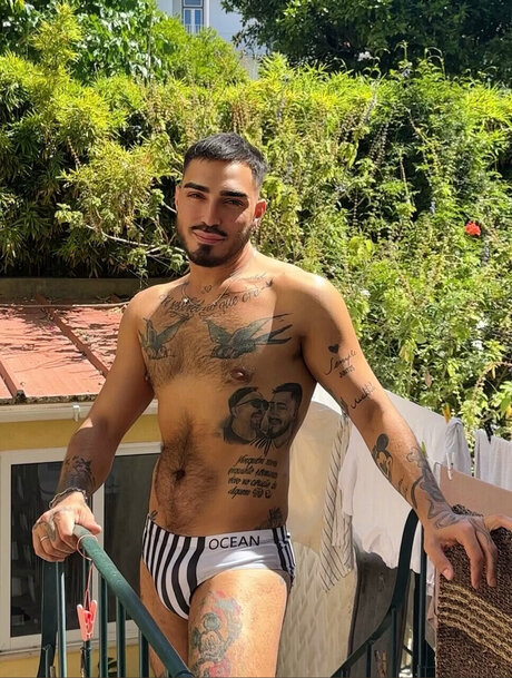 Naakte gelekte OnlyFans-foto van Andr Alexandre