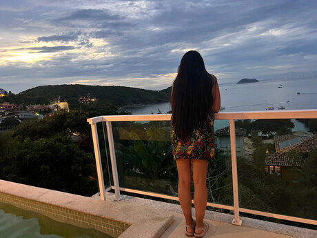 Naakte gelekte OnlyFans-foto van Sofa